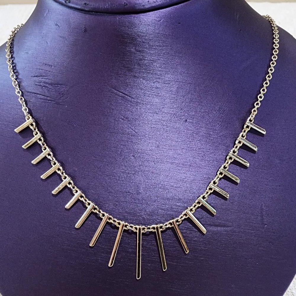 Shiny Gold Finish Fan Drop Dressy Lightweight Unbranded 20" Necklace